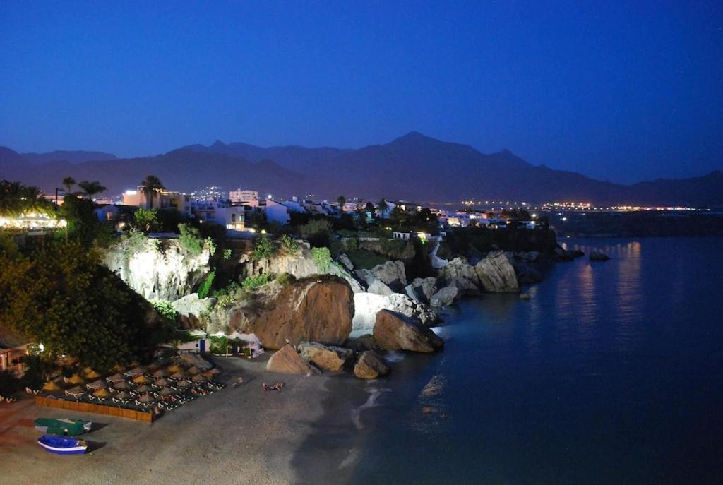 Edificio Verdemar - Stunning 1 Bed Apartment With Pool & Sea Views Nerja Buitenkant foto